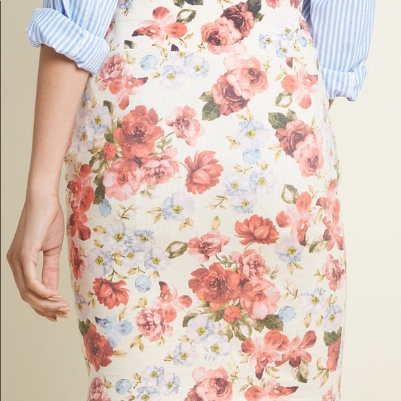 ModCloth floral pencil skirt - Picture 3 of 6